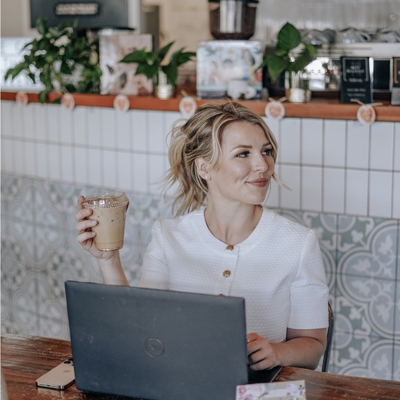 Meet your Posher, Taylor - Picture 1 of 1